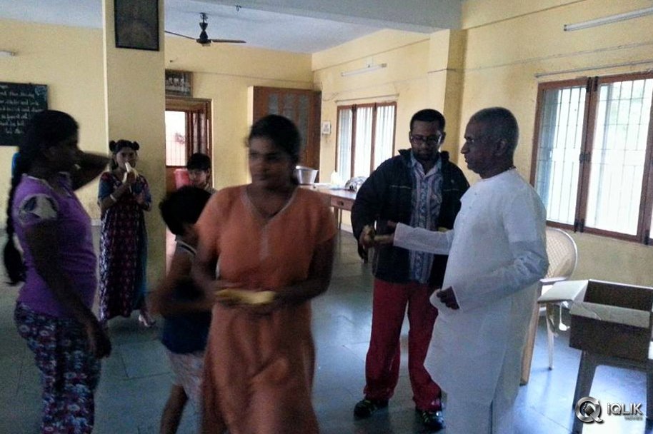 Celebs-at-Chennai-Flood-Relief-Activities